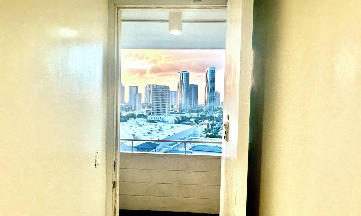 Ala Moana Apartment | 2-bedroom1.5bath apartmentNearWaikikiBeach /Close to Hospital&Schools