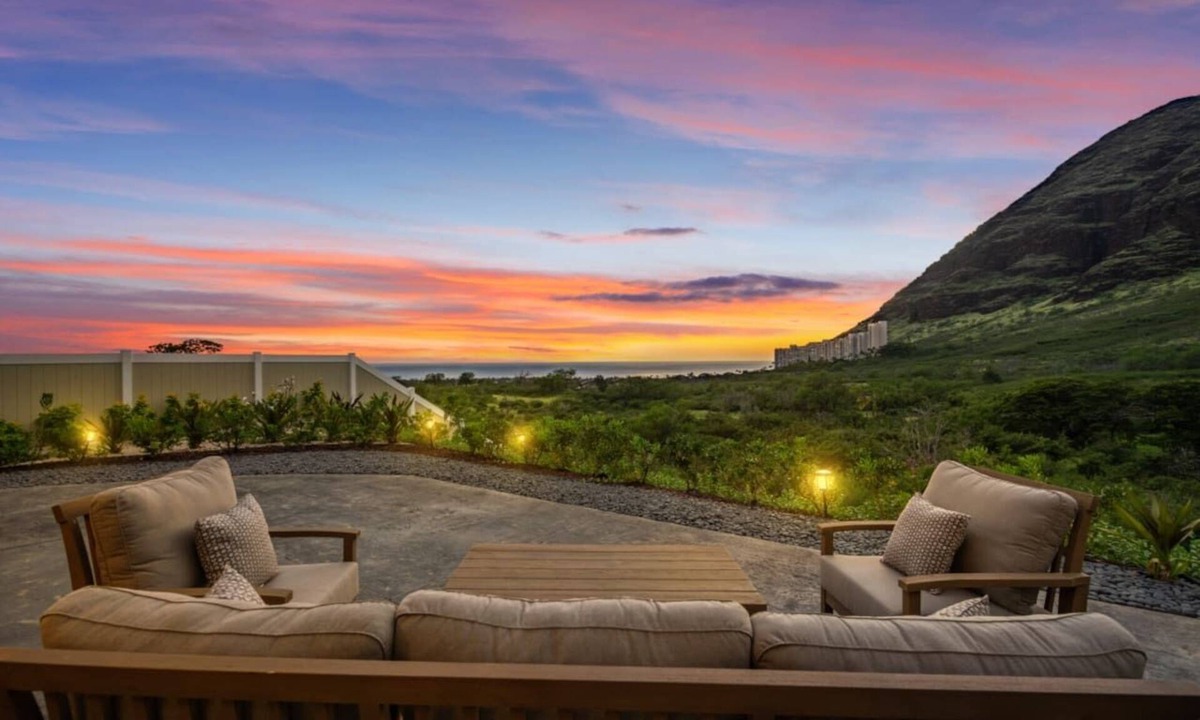 Makaha Valley House | 4 Bdrm, Near Beach, Pool/Spa, Gym, BBQ, Free Prkng