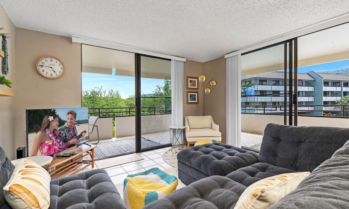 Kahaluu Bay Condo | 🏖️Across from Magic Sands Beach | Kailua-Kona Condo w/Central AC & Lanai