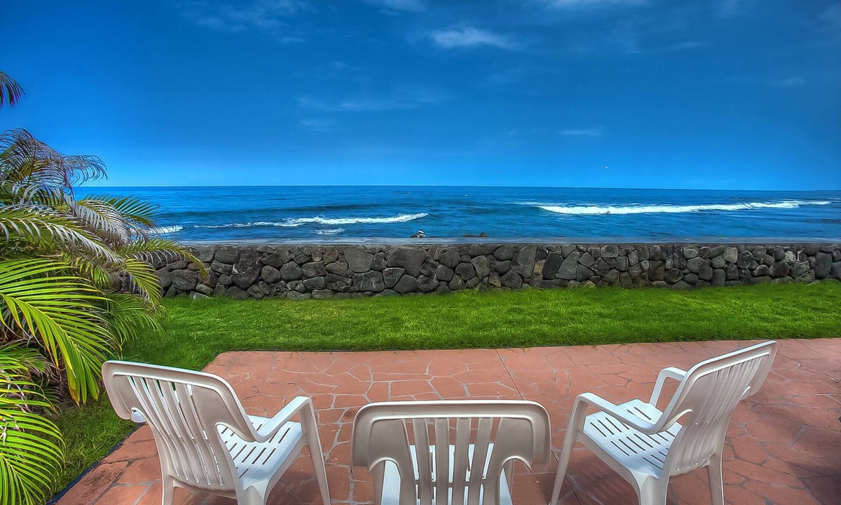 Kailua-Kona Condo | Aloha! Oceanfront, TV, Pool, Hot Tub, A/C.