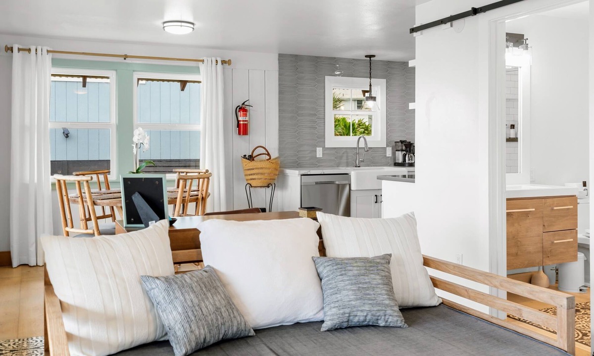 Hana Cottage | AUTHENTIC HAWAIIAN BEACH HOUSE ON HANA BAY. 5-minute walk to beaches and town.