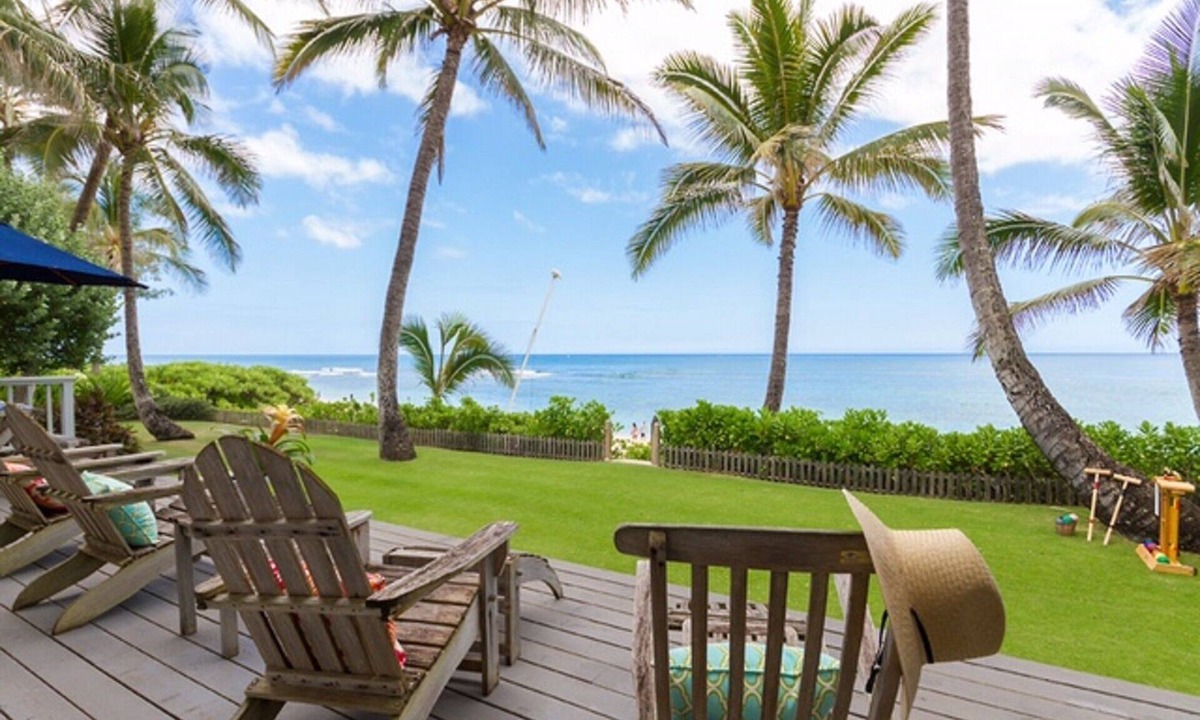 Waialee House | Beach-front Estate - North Shore, private setting, close to Haleiwa & surf spots