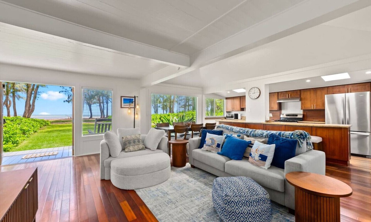 Waimanalo House | Beachfront Executive Retreat - The Waimanalo Villa