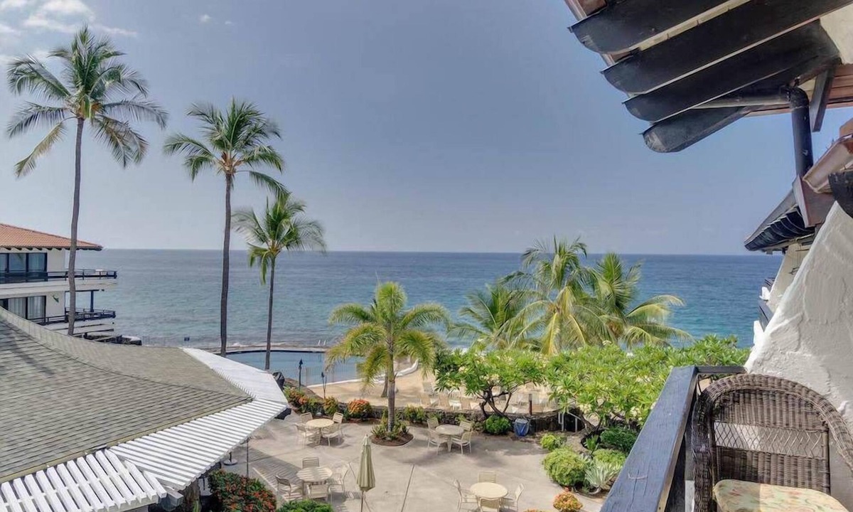 Kailua-Kona Condo | Casa De Emdeko Condo w/Pool A/C & Ocean Views