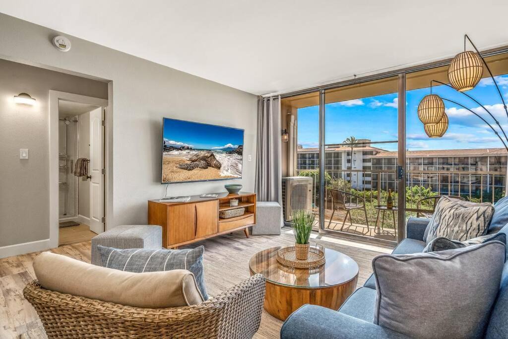 Kihei House | Centrally Located Elegant Vistas