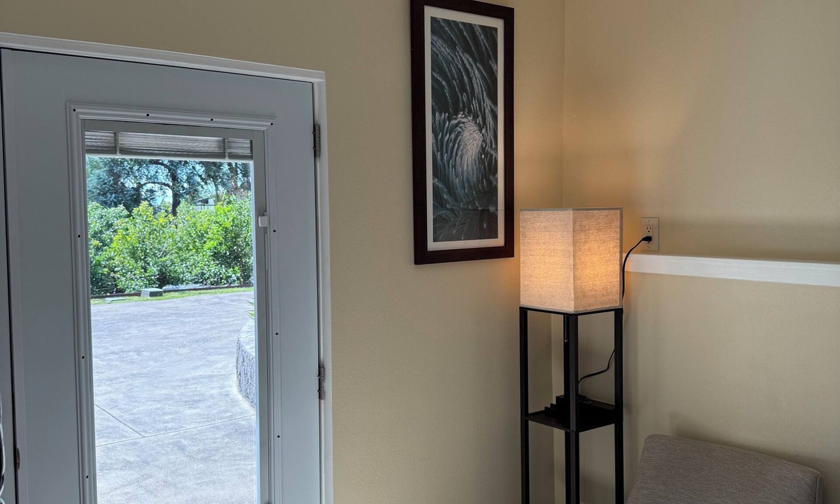 Makawao Cottage | Charming 4-Bedroom Cottage with AC, Smart TVs, and WiFi in Lower Kula