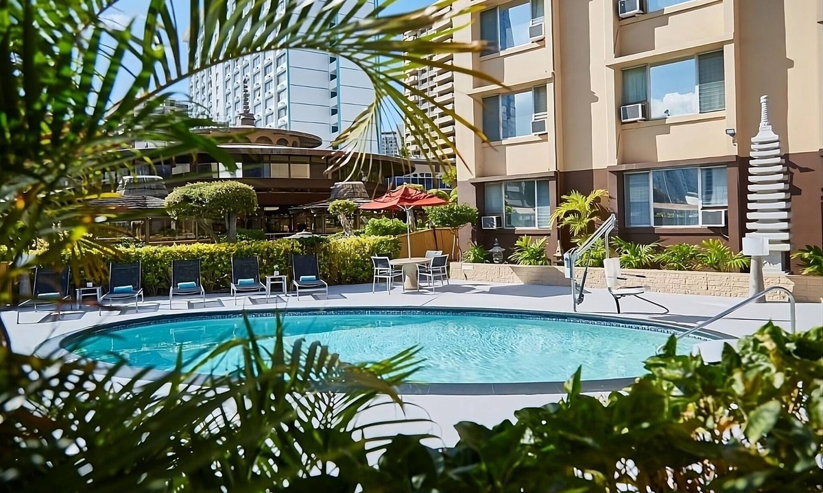 Ala Moana House | Convenient Stay in Hawaii! Onsite Pool, Pets Allowed, Close to Ala Wai Promenade