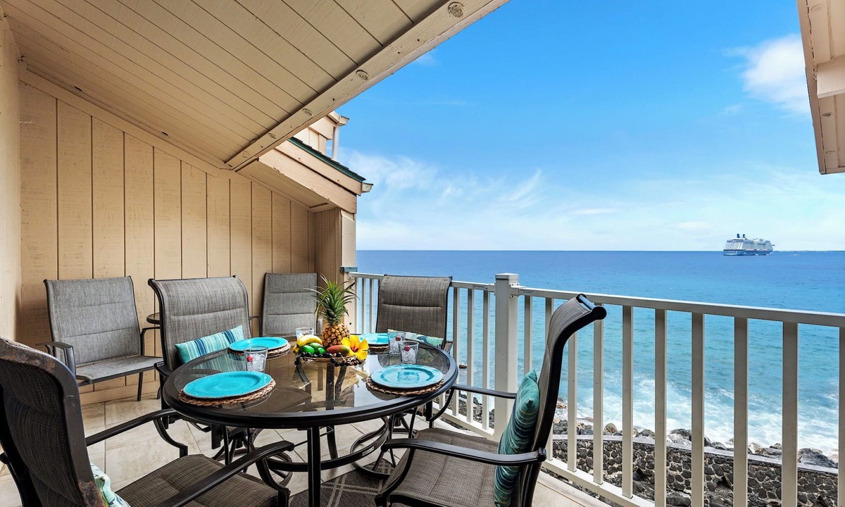 Kailua-Kona Condo | Direct Ocean Front - Upgraded Unit - Free Concierge - Vrkcv