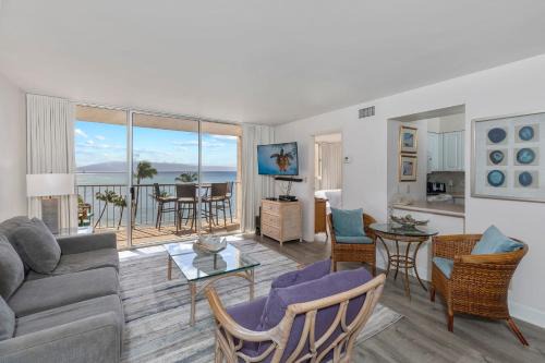 Kahana House | Incredible Beachfront 1BR - Sleeps 4 Awesome Location And In the Center of Restaurants Many Beaches Golf and More