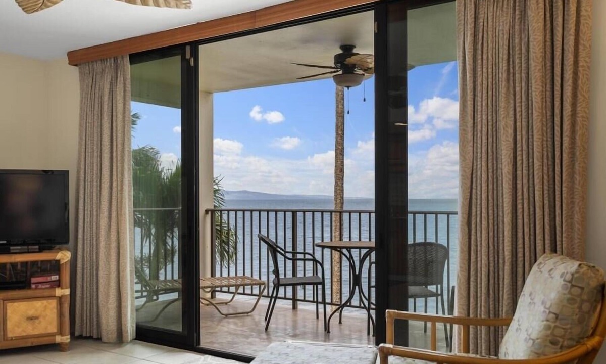 Kihei Condo | Kihei Beach, #305 1 Bedroom Condo by RedAwning