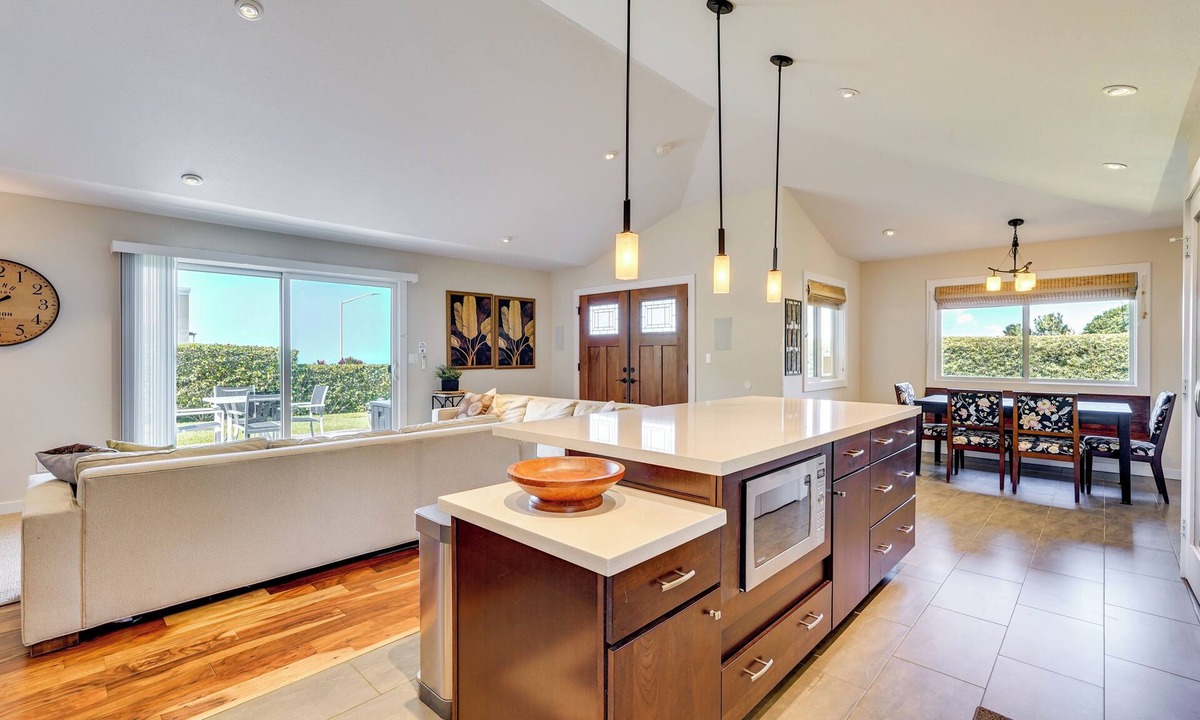 Kailua-Kona Cottage | Kona Coast Hideaway w/Patio & Pacific Ocean Views