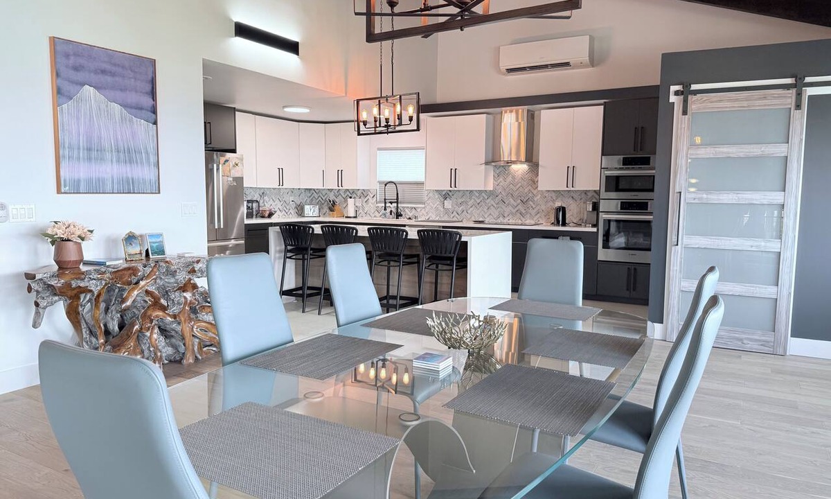 Waialae Iki Ridge House | Luxury Executive Family Residence with Panoramic Ocean Views