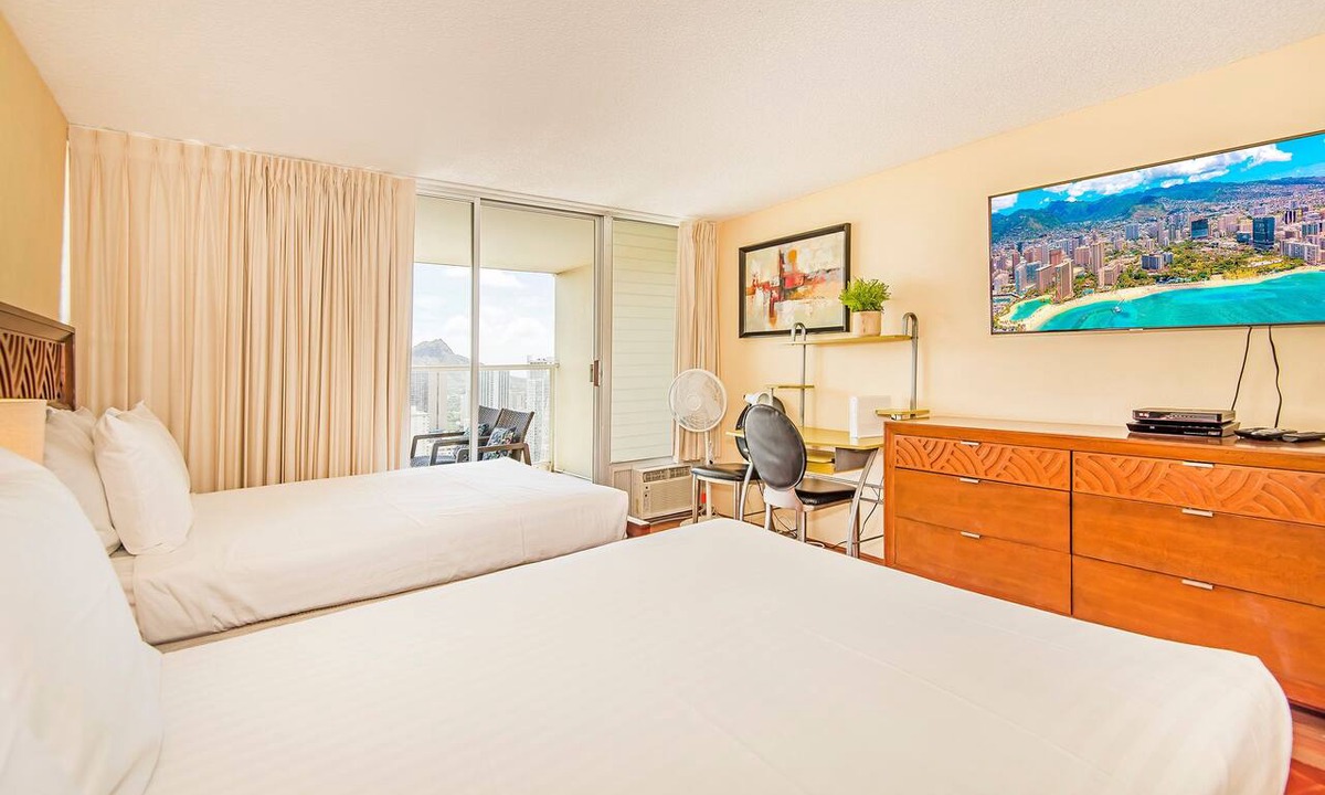 Waikiki Condo | Ocean-Diamond Head Views from Island Colony Condo Short Walk to Waikiki Beach