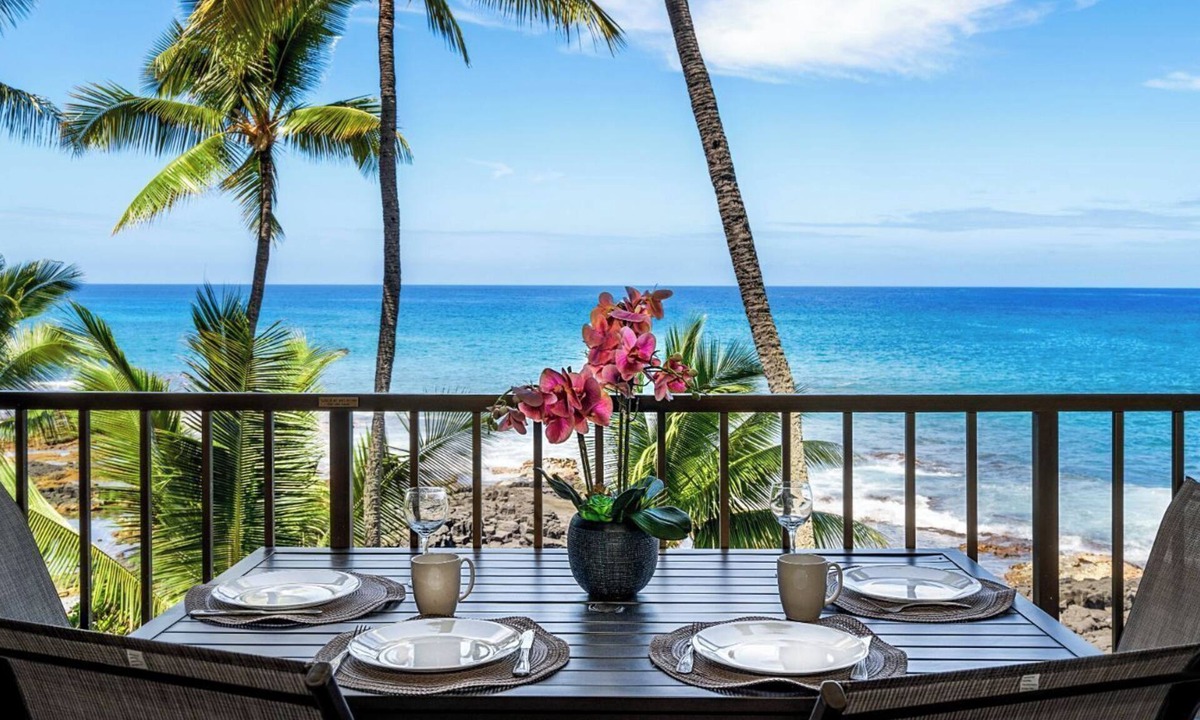 Kailua-Kona Condo | Ocean Front With Private Lanai - In-unit AC - Vrkcv
