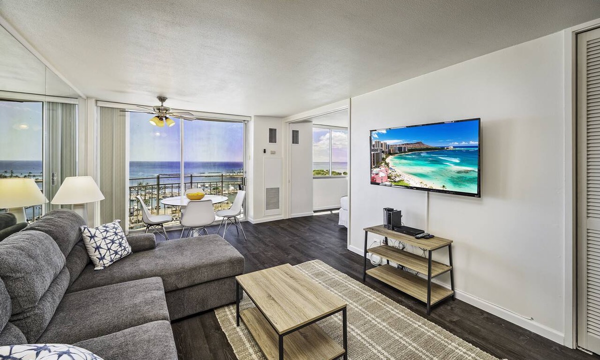 Waikiki Condo | Ocean-Marina Yacht Views Condo Steps to the Beach w/Full Kitchen & Free WiFi