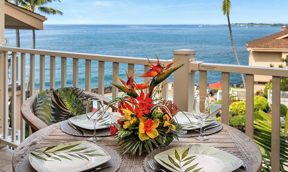 Kailua-Kona Condo | Oceanfront - Free Concierge - Wifi - Top Floor - Vrkcv