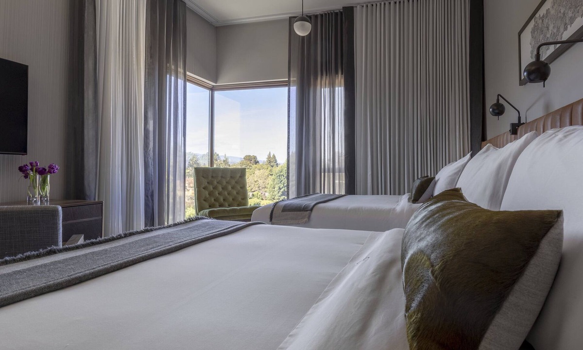 Menlo Park Hotel | Park James