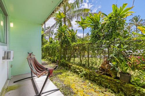 Keaukaha House | Private Balcony Walk to Beach + Downtown