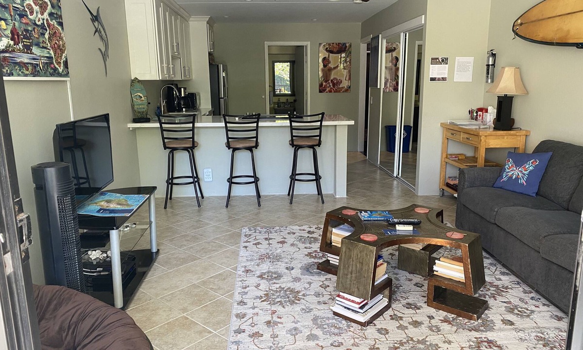 Historic Kailua Village Condo | Relax and Rejuvenate in the Heart of Kona. Minutes walk to town!