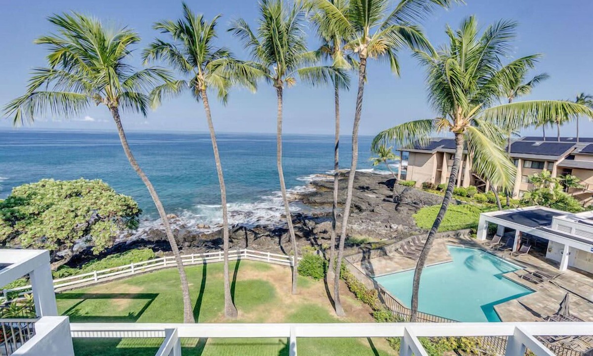 Kailua-Kona Condo | Royal Sea Cliff #418 Pool Hot Tub & A/c!