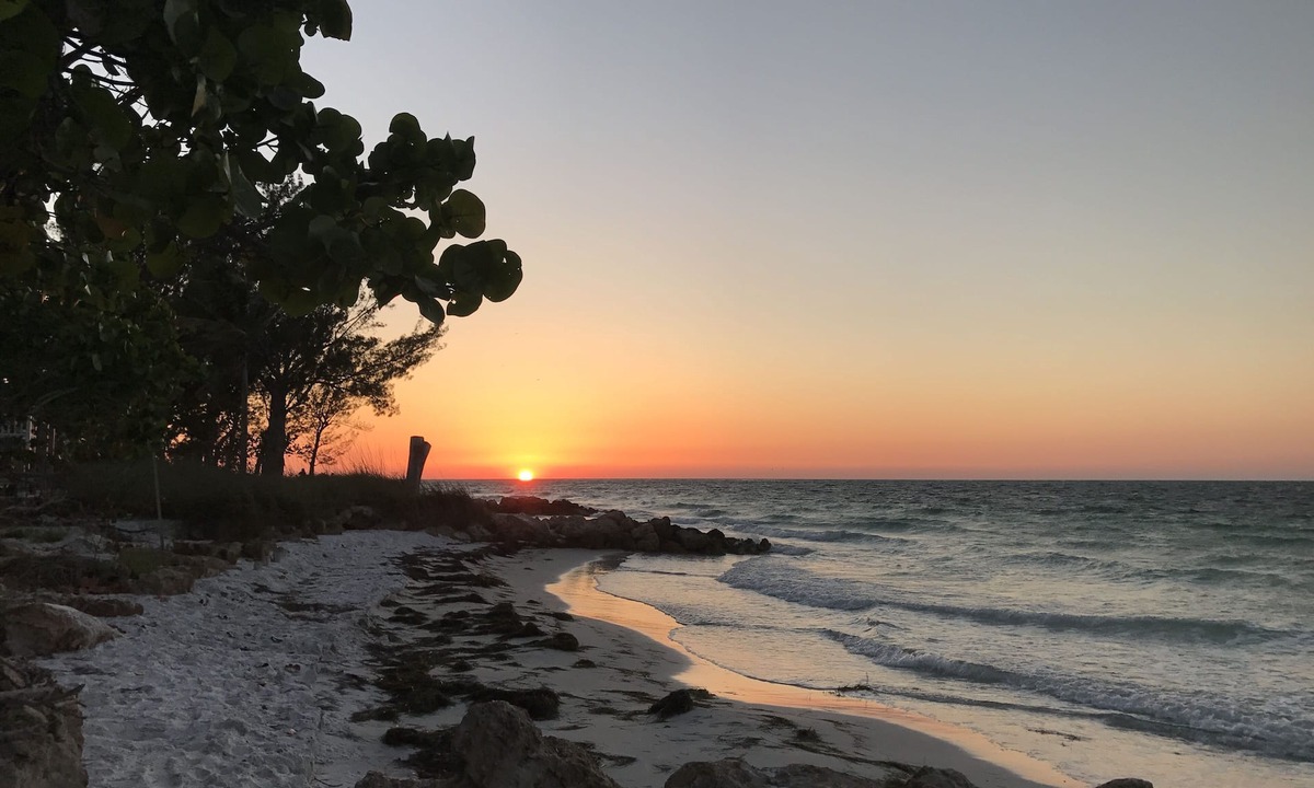 Anna Maria House | Shell We Dance? Charming Bungalow with Fabulous Location and Private Pool!