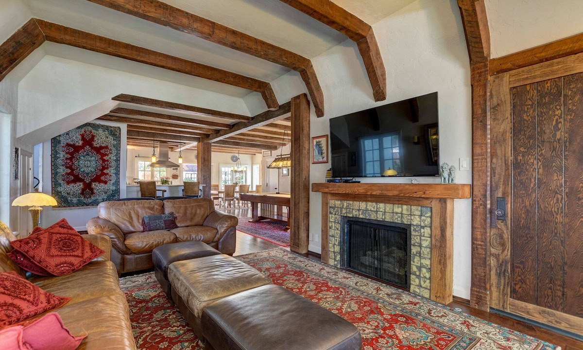 Crown Point House | Storybook Beach House 2 blocks from the Beach or Mission Bay with Pool & Hot tub