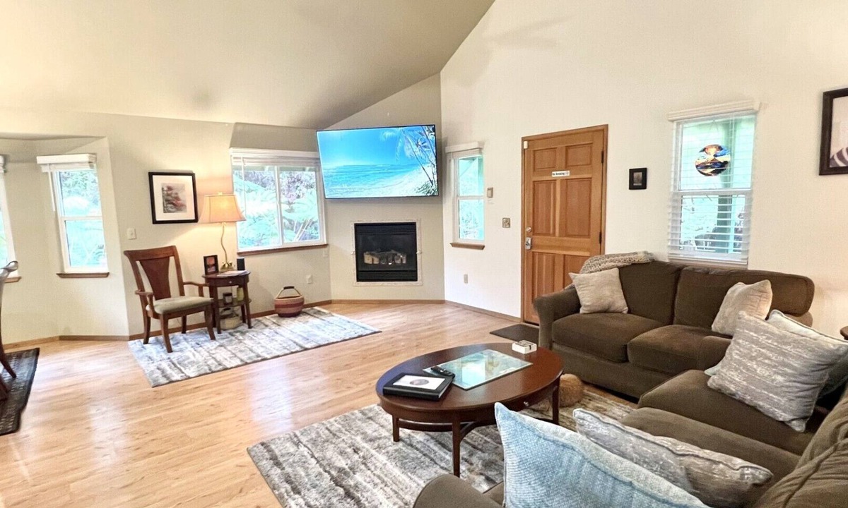 Ohia Estates Cottage | Volcano Retreat - 2BR 2BA Kitchen Fireplace Near NP
