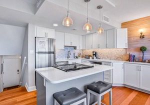 Elegant ocean-view townhome with beach access & pool - perfect location in Fernandina Beach