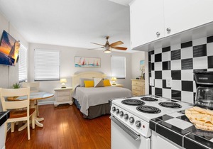 ✨ Gulf Winds Upgraded Condo — Beautiful Remodel with Queen Bed Near the Beach in ST PETE BEACH