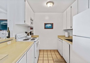 Oceanfront Blissful Sanctuary 🐳 Balcony that Almost Hangs Over The Ocean! 🐠 Hale Kona Kai 308 in Kailua Kona