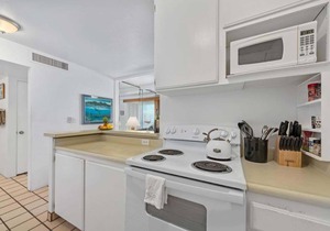 Oceanfront Blissful Sanctuary 🐳 Balcony that Almost Hangs Over The Ocean! 🐠 Hale Kona Kai 308 in Kailua Kona