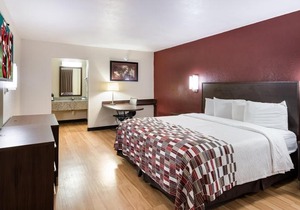 Red Roof Inn & Suites Commerce - Athens in Commerce