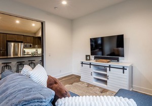 Winter Availability! Welcoming, Modern Condo with Three Bedrooms plus a Flex Bonus Room in Mammoth Lakes