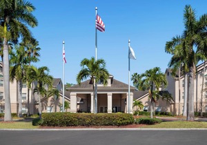 Wonderful Vacation Stay! 2 Convenient Units, Pool, Near Lakes Regional Park in Fort Myers
