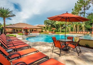 Your Home Away From Home! Pet-friendly Property, Onsite Pool, Kitchenette in Davenport