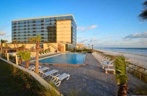 Schulte Park Condo | 2 queen bed studio w/kitchenette, pool, tiki bar