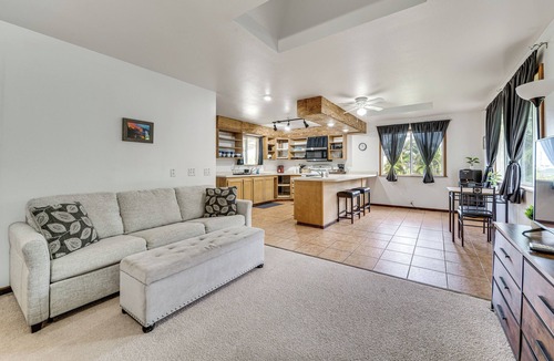 Keaau Apartment | 4 Mi to Beach: Keaau Retreat w/Relaxing Porch!
