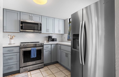 Kahaluu Bay Condo | 🏖️Across from Magic Sands Beach | Kailua-Kona Condo w/Central AC & Lanai