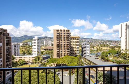 Waikiki Condo | Aston Waikiki Banyan 1BMV3 | Majestic Mountain Views – Pool & Hot Tub