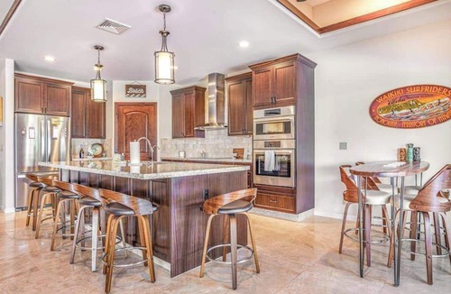 Alii Heights Mauka House | August Special! Tropical Beach-Close Kona Retreat with Pool & Lanai