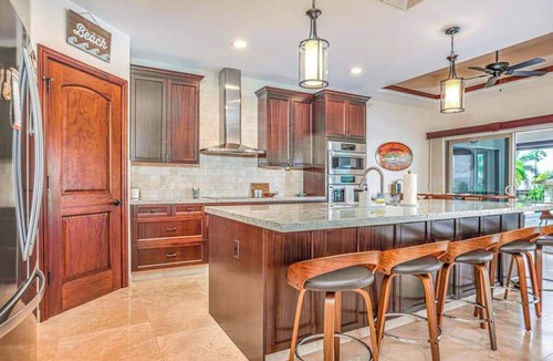 Alii Heights Mauka House | August Special! Tropical Beach-Close Kona Retreat with Pool & Lanai