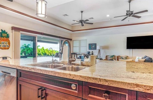 Alii Heights Mauka House | August Special! Tropical Beach-Close Kona Retreat with Pool & Lanai