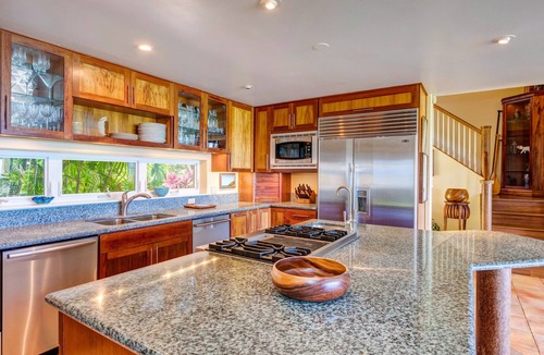 Waimanalo Beach House | BEACH FRONT ESTATE - WHITE SANDY BEACH AND BLUE LAGOON/3 HOUSES/GATED/HOT TUB