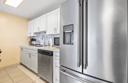 Punaluu Condo | Beachfront Condo Steps to Beach & Pool