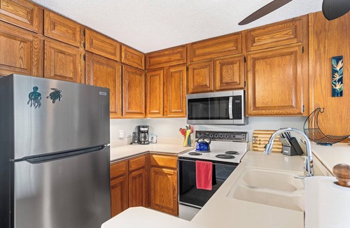 Kailua-Kona Condo | Beautiful Ocean Views - Close to Town - Wifi - Vrkcv