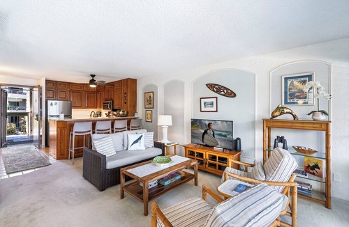 Kailua-Kona Condo | Beautiful Ocean Views - Close to Town - Wifi - Vrkcv