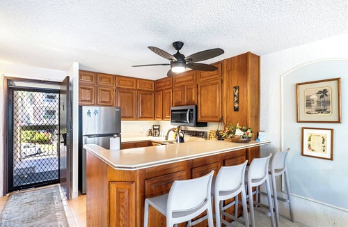 Kailua-Kona Condo | Beautiful Ocean Views - Close to Town - Wifi - Vrkcv