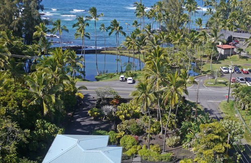 Hilo House | Best Hilo Location. Luxury Ocean Frt, black sand & turtles @ Richardsons Beach