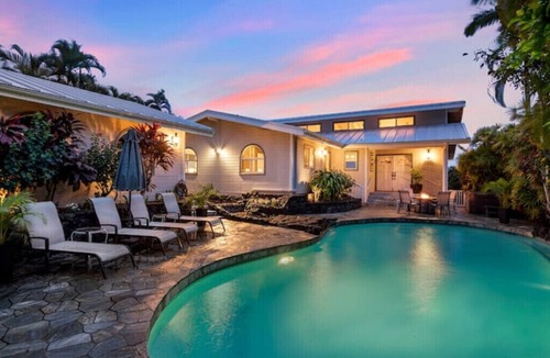 Kailua-Kona House | Breezy Pool Oasis 5BR AC Ocean Views 5min to Beach