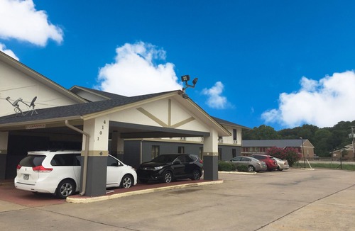 Pine Bluff Hotel | Briarwood Inn